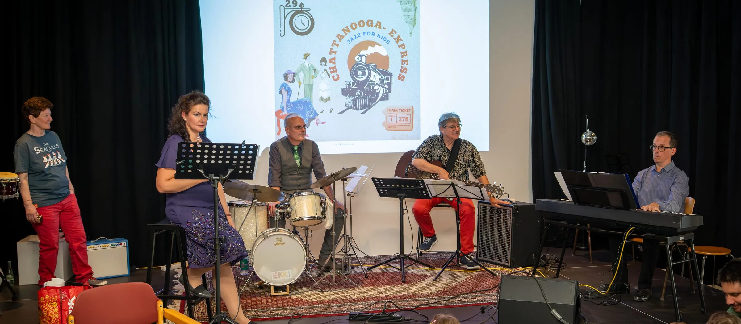 Die Band von Jazz For Kids auf der Bühne im 2OG:Dondorf